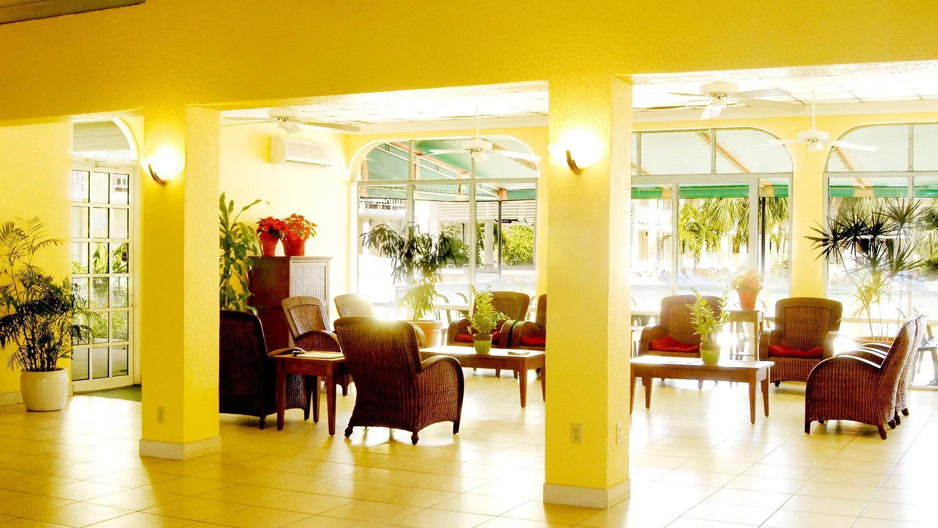 ***  Royal Islander Hotel Freeport Bahama's